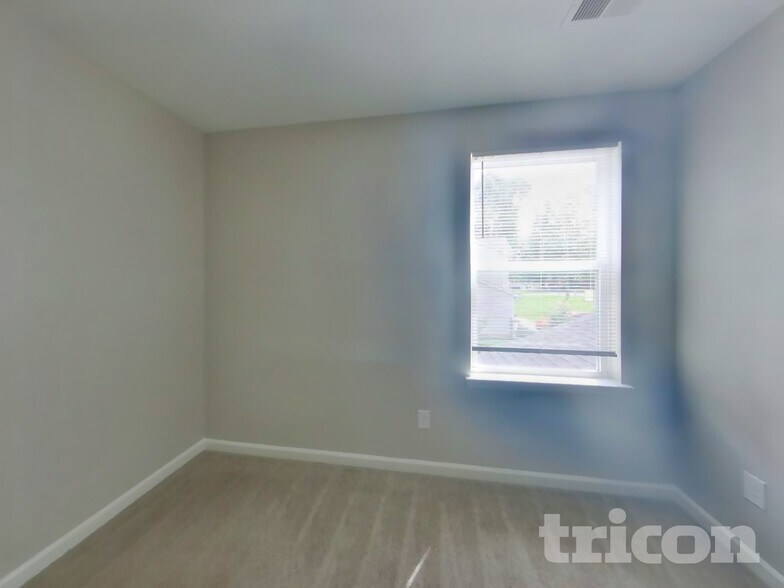 Building Photo - 206 Churchill Dr