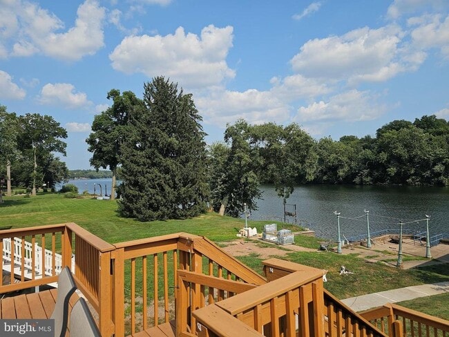 Primary Photo - 67 E Indian Ln