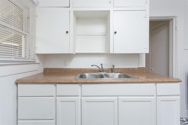 Building Photo - 57 Chalmers Ave