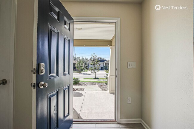 Building Photo - Like New In Nassau Crossing!