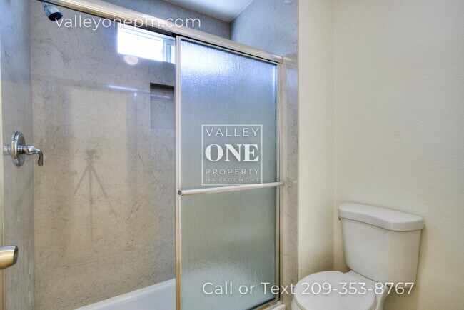 Building Photo - Totally Remodeled Home in Turlock: It's No...