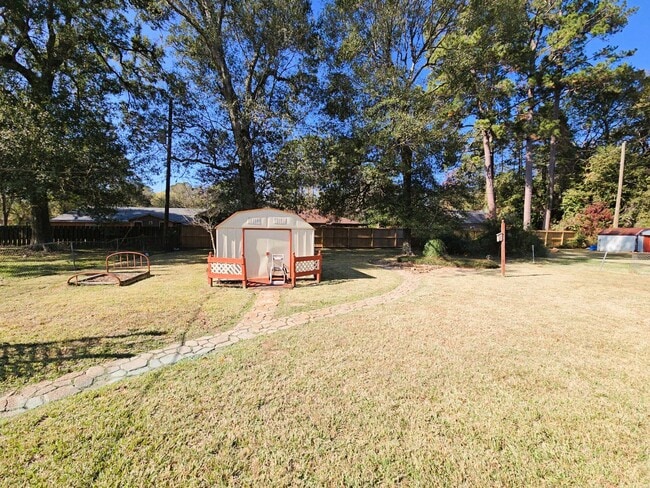 Building Photo - 1206 Crescent Blvd