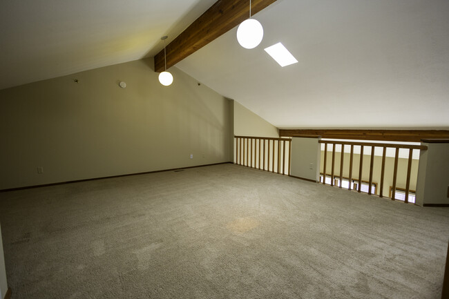 Loft - 4415 Laguna Pl