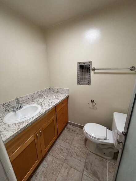 Building Photo - 735 N Sweetzer Ave