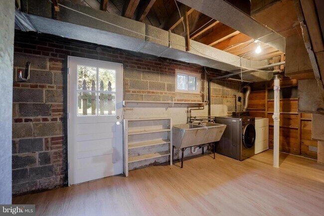 Building Photo - 5917 Rolston Rd