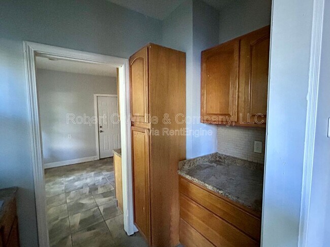 Building Photo - 51 Mead St