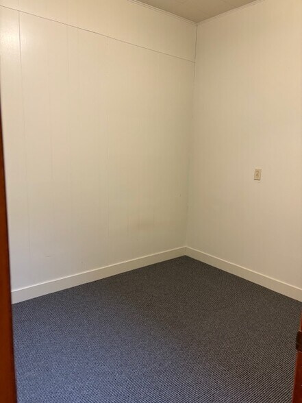 Bedroom - 413 Front St