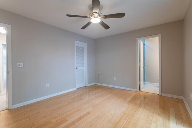 Building Photo - 1214 Cleburne Ave NE