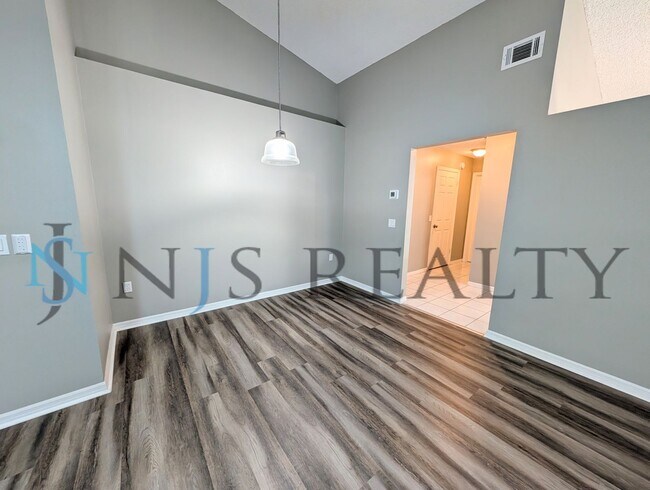 Building Photo - 2/2/1 1200sf Villa with Community Clubhouse & Pool... TRASH, LAWNCARE & BASIC CABLE INCLUDED!