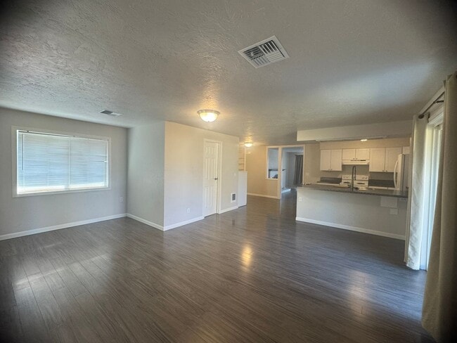 Building Photo - Great 3-Bedroom, 2-Bath Ranch Style Home w...
