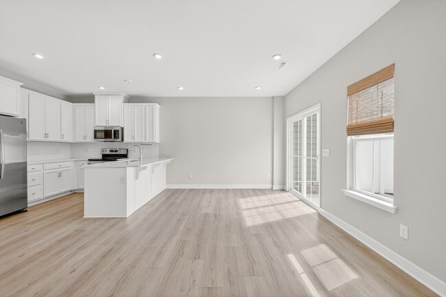 Building Photo - 1085 Duncan St