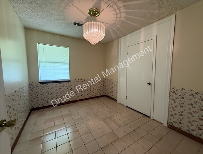 Building Photo - 335 N Baronne St
