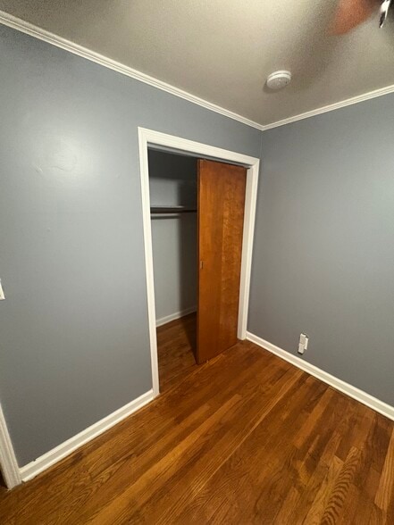 Building Photo - 648 E 6th St