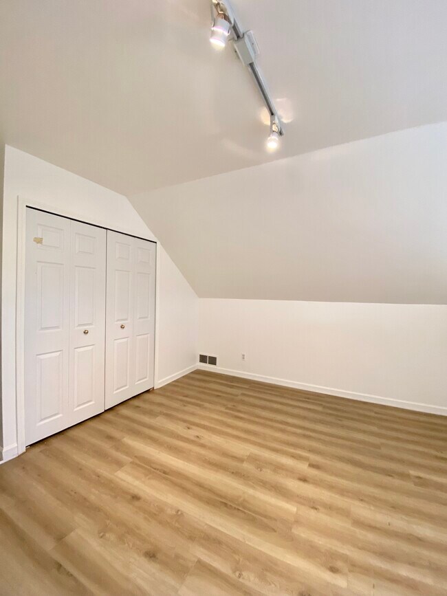 Building Photo - 1471 Bird Ave