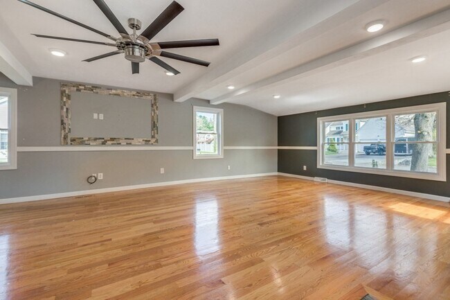 Building Photo - 8 Pluff Ave