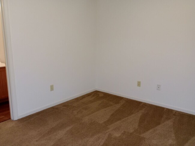 Building Photo - 210-210 Nikki Way