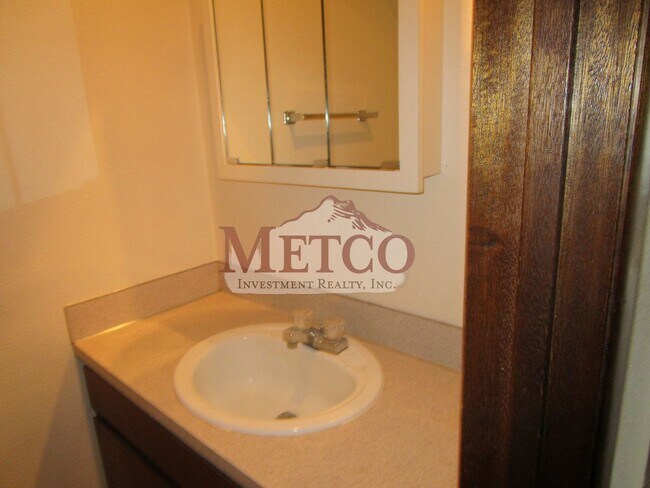 Building Photo - 04703