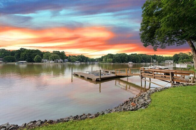 Building Photo - Northshore Landing