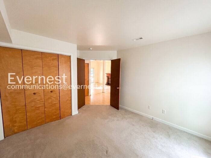 Building Photo - 128 Sharps Rd