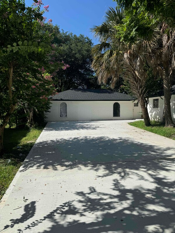 Building Photo - 905 Avenue K