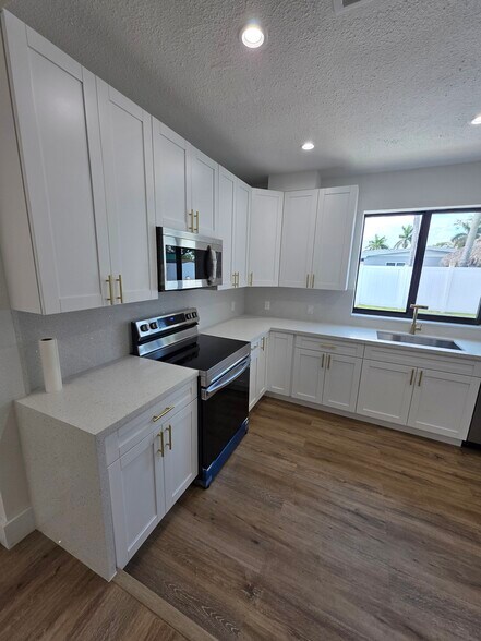 Building Photo - 9020 SW 198th Ter