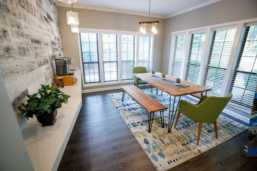 The Avenues of North Decatur 645 Dekalb Industrial Way Decatur GA