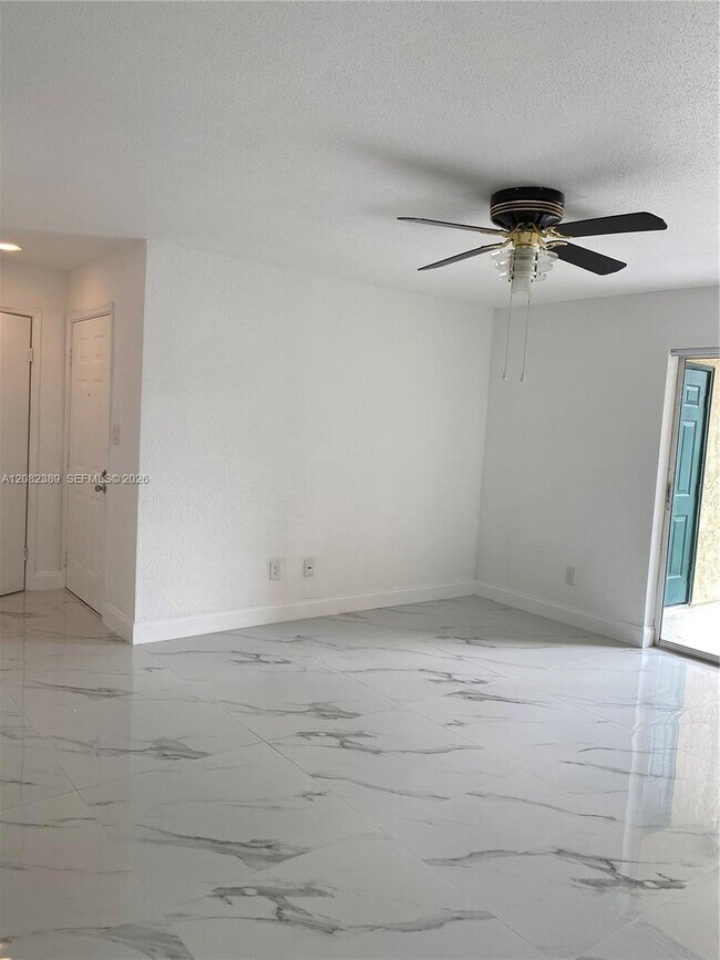 Building Photo - 733 Riverside Dr