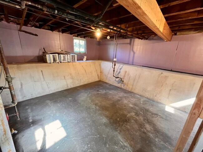 Building Photo - 602 Howard Ave