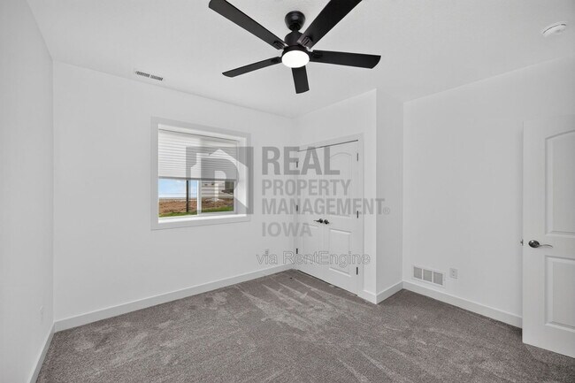 Building Photo - 8914 Hickory Dr