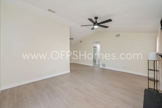 Building Photo - 211 Indian Oaks Dr