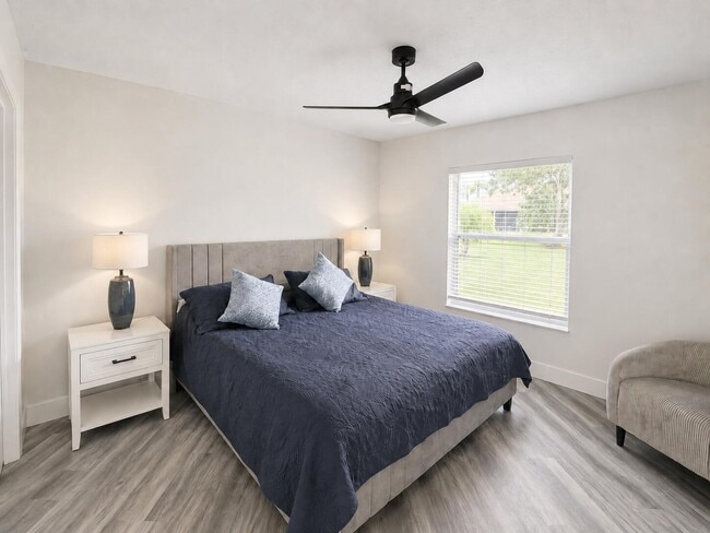 Building Photo - 15545 Meadow Wood Dr