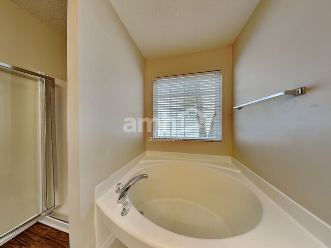 Building Photo - 3087 Canterbury Park Dr