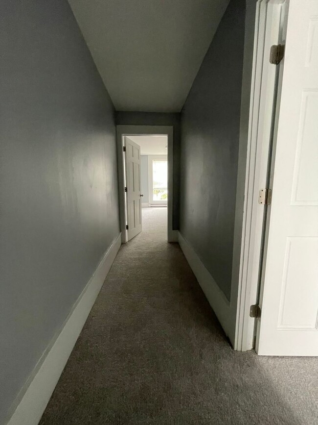 Building Photo - Second floor 4 Bedroom 1 Bathroom Two Stor...