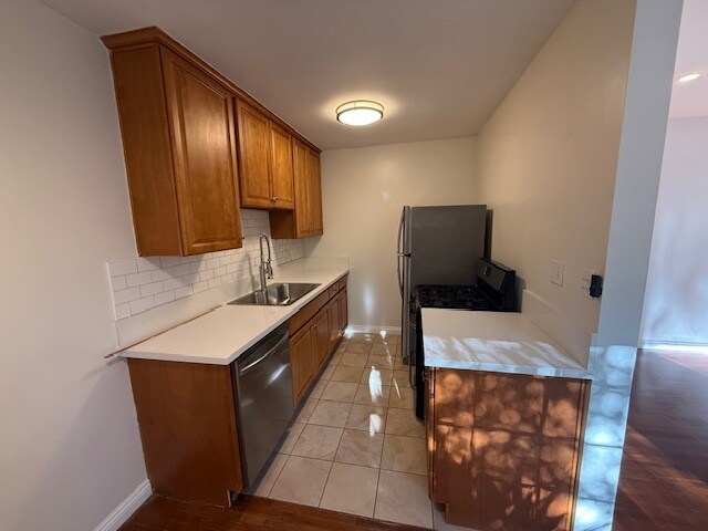 Building Photo - 1427 Centinela Ave