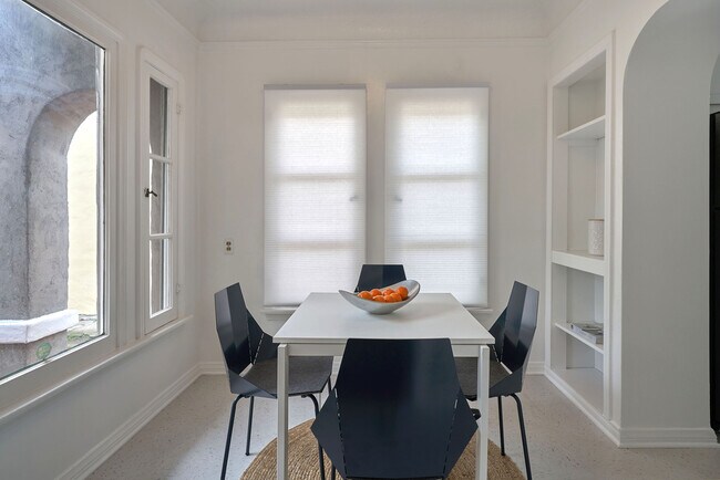 Building Photo - 1237 Hi Point St