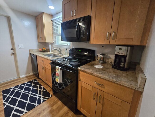 Building Photo - 2441 Gulf Gate Dr