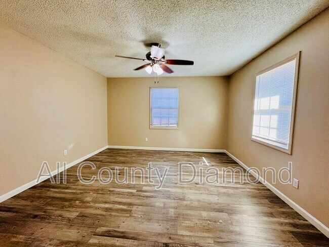 Building Photo - 167 Lauren Ln