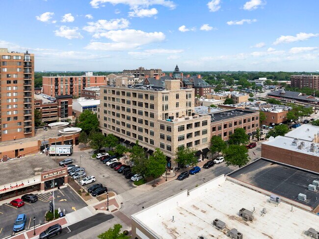 Building Photo - 10 S Dunton Ave