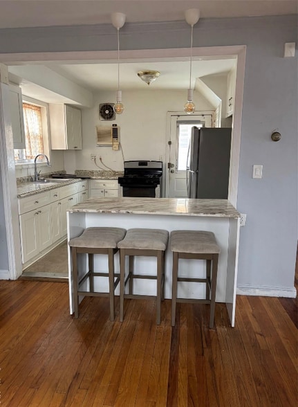 Building Photo - 75-84 180th St