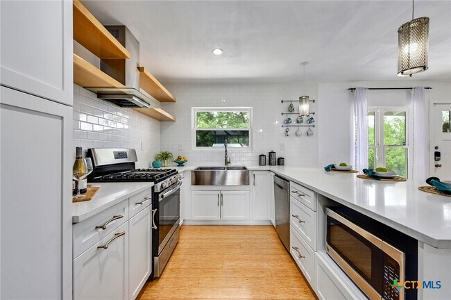 Building Photo - 403 Krebs Ln