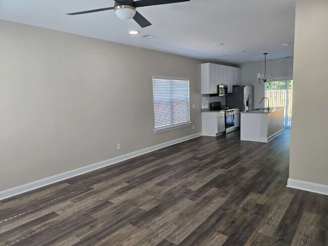 Building Photo - 2 Bedroom Townhomes Near Downtown Mebane for $1495