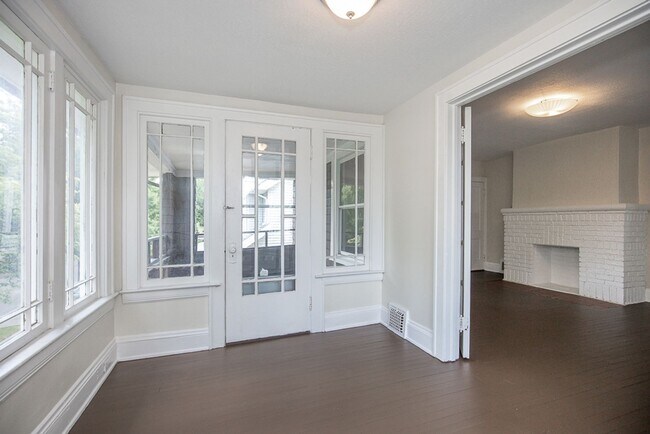 Building Photo - 3250 Berkshire Rd