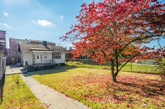 Building Photo - Stunning 2 bedroom home in North Side available Feb 1!