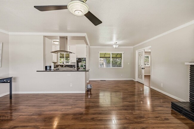 Building Photo - 1825 College Ave