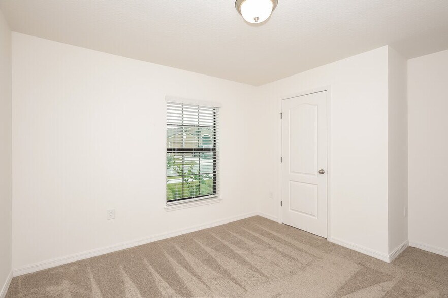 Building Photo - 745 Chatham Walk