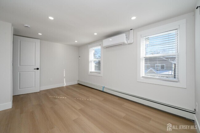 Building Photo - 8 Orchard St