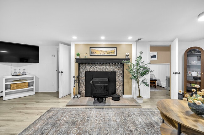 Building Photo - 25 Cottage Grove Rd