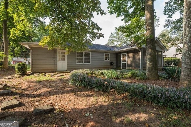 Building Photo - 225 Pebble Trail