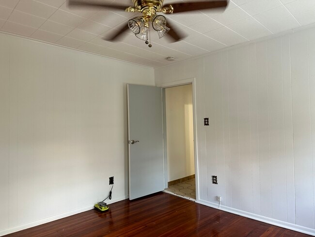 Building Photo - 105 S St Ext