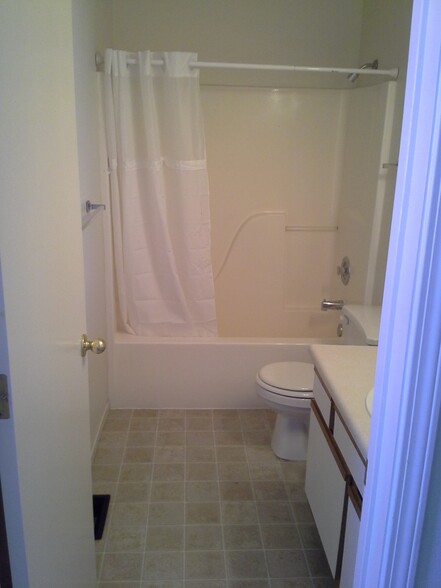 Guest Bathroom - 410 Valley Cir